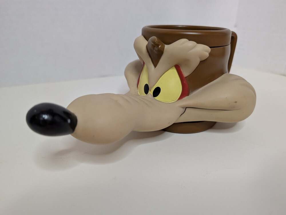 Vintage 1992 Looney Tunes Wile E. Coyote 3D Plastic Mug Cup Promotional Partners